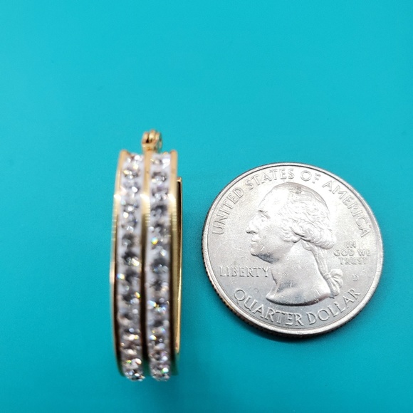 Stainless steel Oval Hoop Earrings with Crystal. - Picture 5 of 5